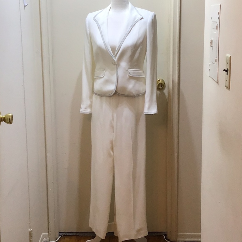ZELDA WOMAN WHITE PANTS SUIT SZ 4